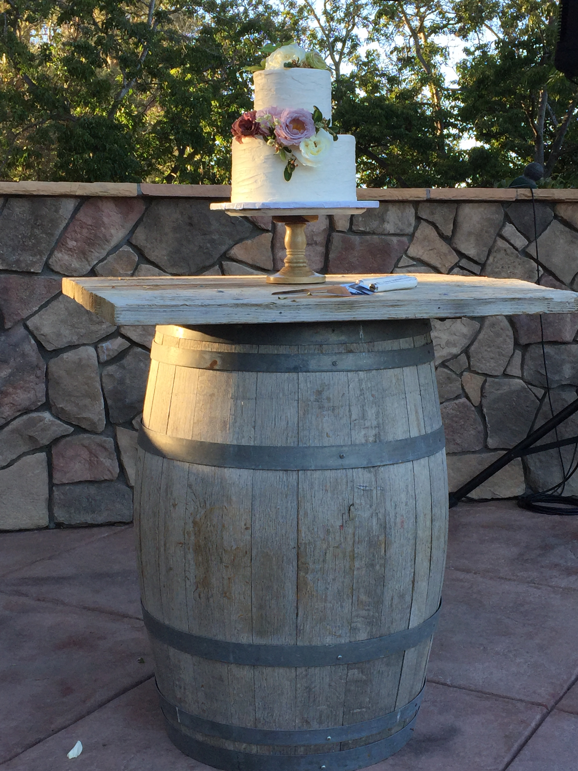 17.10.22 - Bittner Kunstt Wedding - Cake on a Barrel